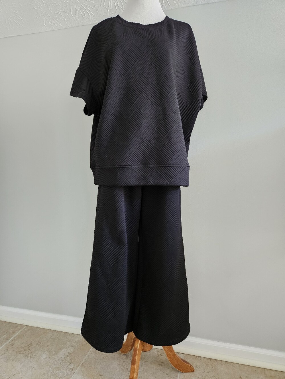 Black Textured Top With Wide-Leg Pants Matching Set